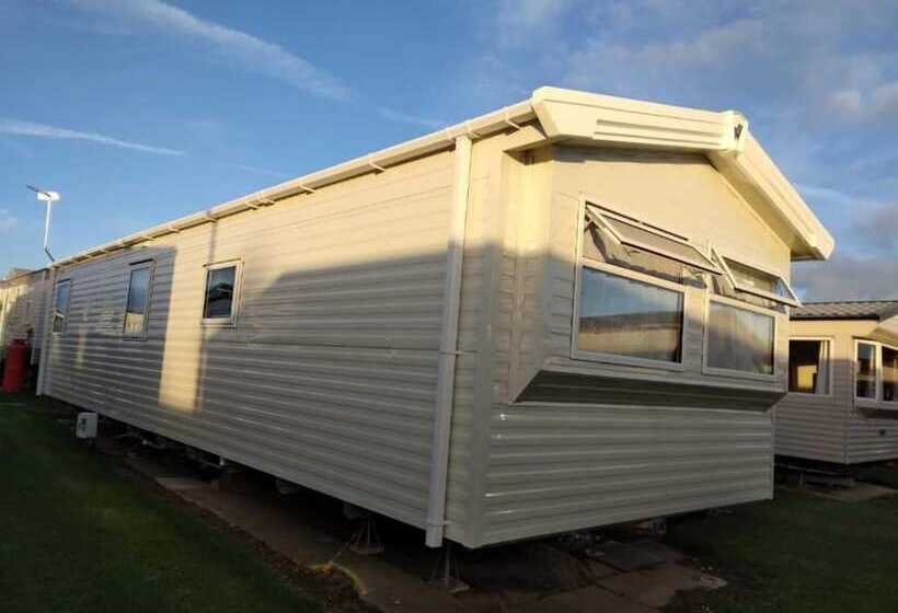 Homely 8 Berth Caravan At California Cliffs Near To Scratby Beach Ref 50067g