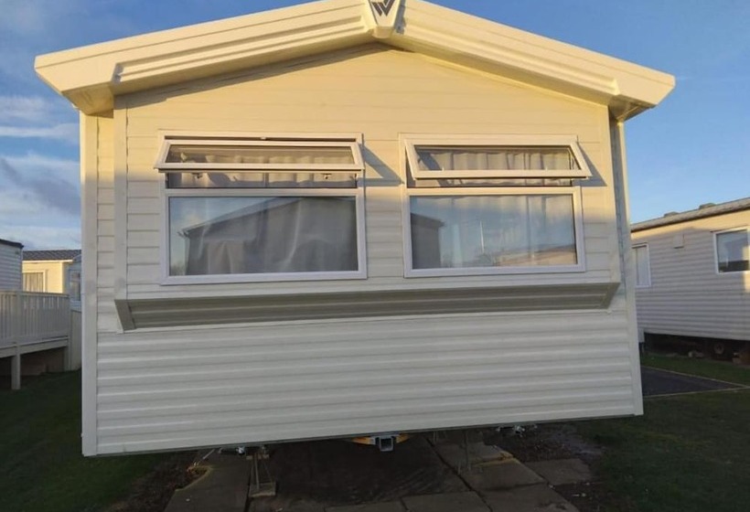Homely 8 Berth Caravan At California Cliffs Near To Scratby Beach Ref 50067g