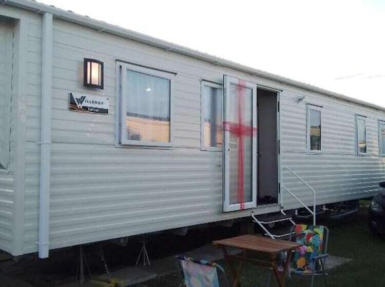 Homely 8 Berth Caravan At California Cliffs Near To Scratby Beach Ref 50067g