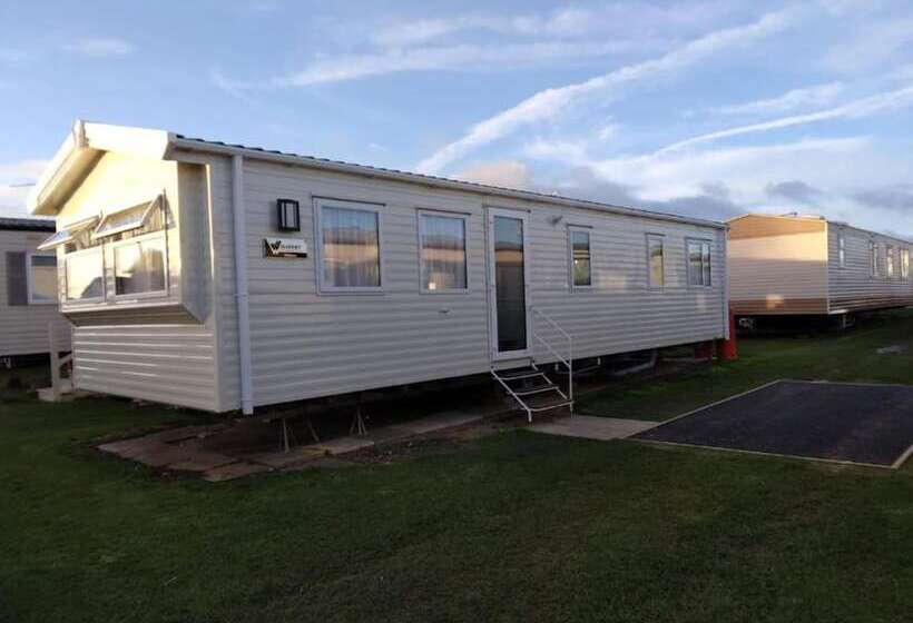 Homely 8 Berth Caravan At California Cliffs Near To Scratby Beach Ref 50067g