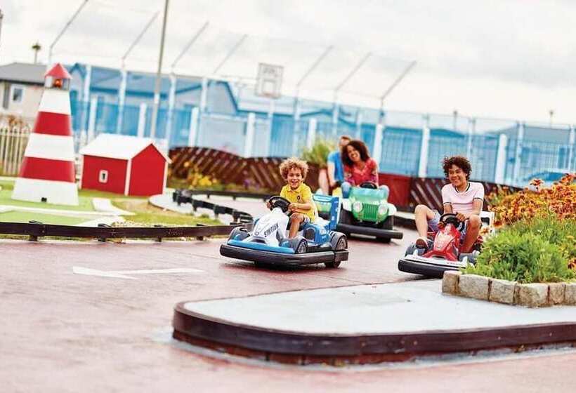 Homely 8 Berth Caravan At California Cliffs Near To Scratby Beach Ref 50067g