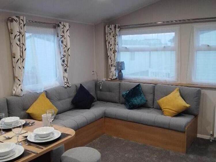 Homely 8 Berth Caravan At California Cliffs Near To Scratby Beach Ref 50067g