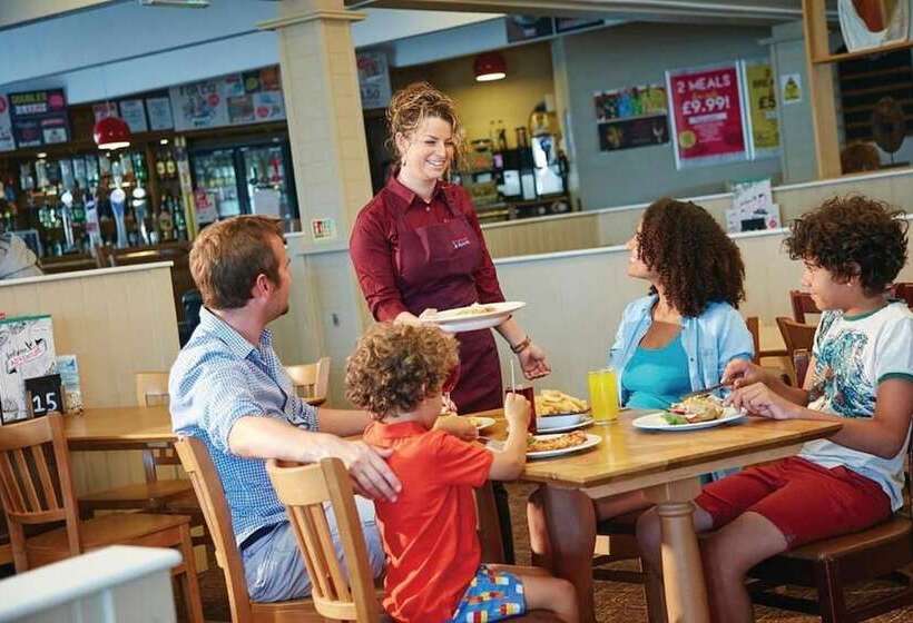 Homely 8 Berth Caravan At California Cliffs Near To Scratby Beach Ref 50067g