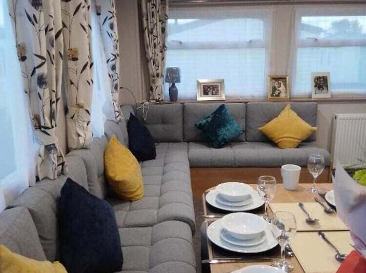 Homely 8 Berth Caravan At California Cliffs Near To Scratby Beach Ref 50067g