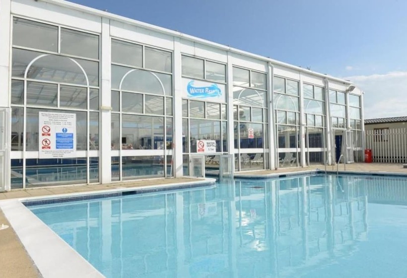 Homely 8 Berth Caravan At California Cliffs Near To Scratby Beach Ref 50067g