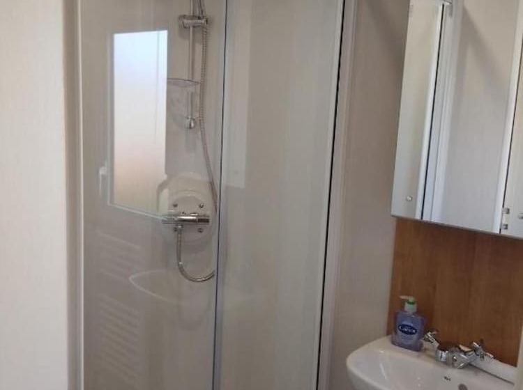 Homely 8 Berth Caravan At California Cliffs Near To Scratby Beach Ref 50067g