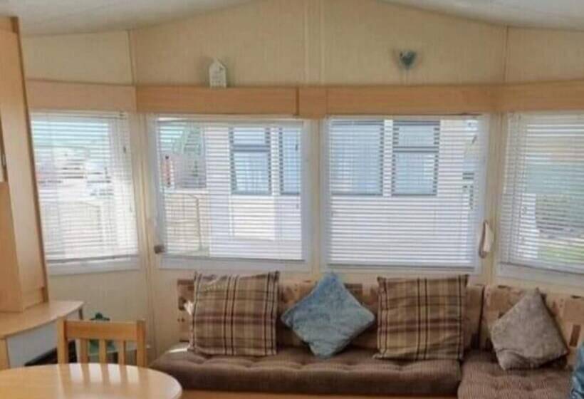 Beautiful 2 Bed Caravan In Abergele Town