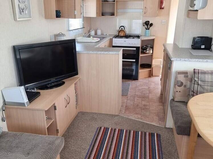 Beautiful 2 Bed Caravan In Abergele Town