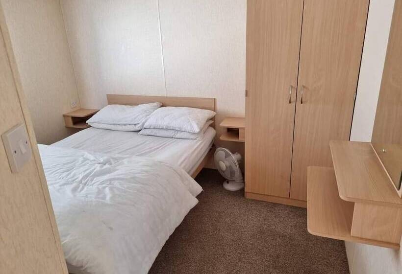Beautiful 2 Bed Caravan In Abergele Town