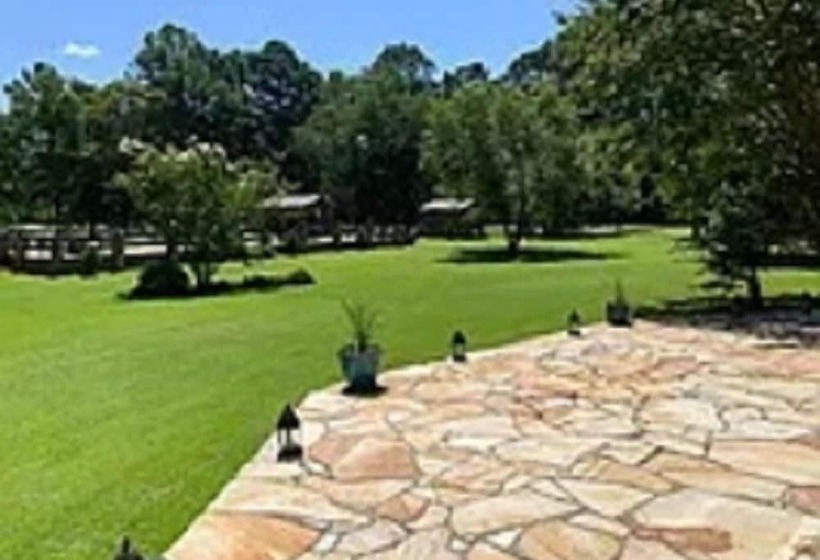 مبيت وإفطار Beachwoods Inn