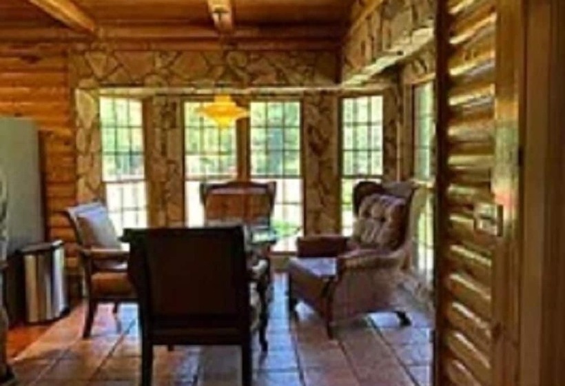 مبيت وإفطار Beachwoods Inn