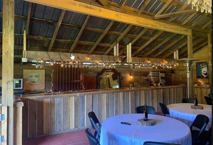 مبيت وإفطار Beachwoods Inn