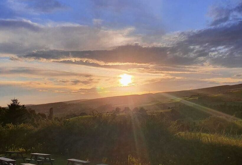 مبيت وإفطار Moorcock Inn Littleborough