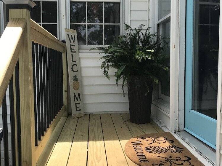 مبيت وإفطار The Cedar Point House