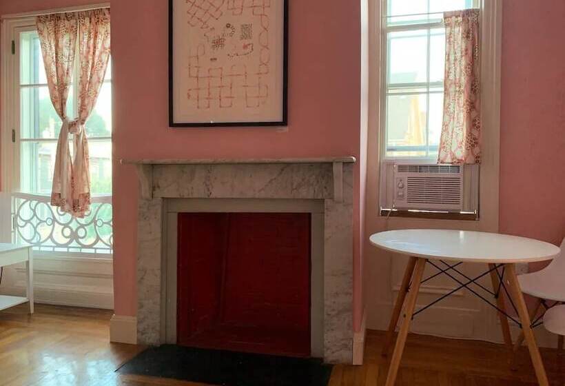 Bed and Breakfast The Wedding Cake House