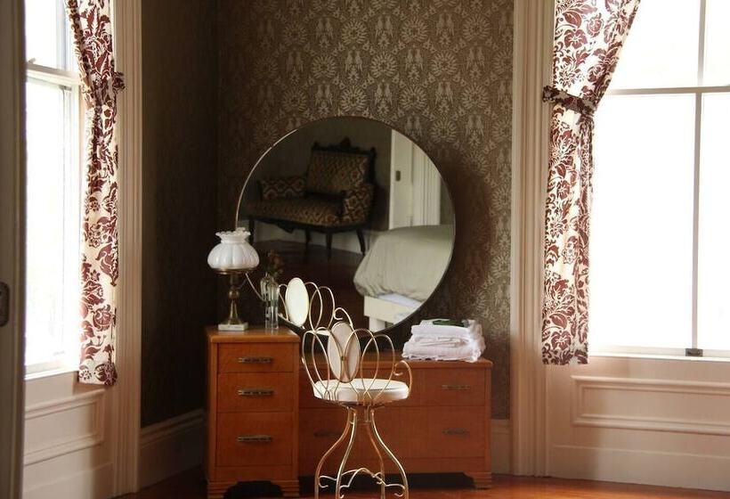 Bed and Breakfast The Wedding Cake House