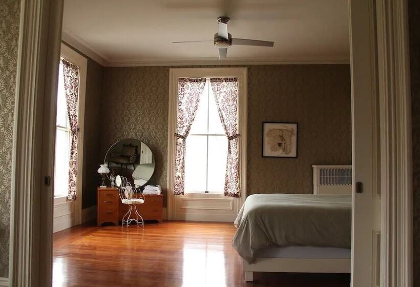 Bed and Breakfast The Wedding Cake House