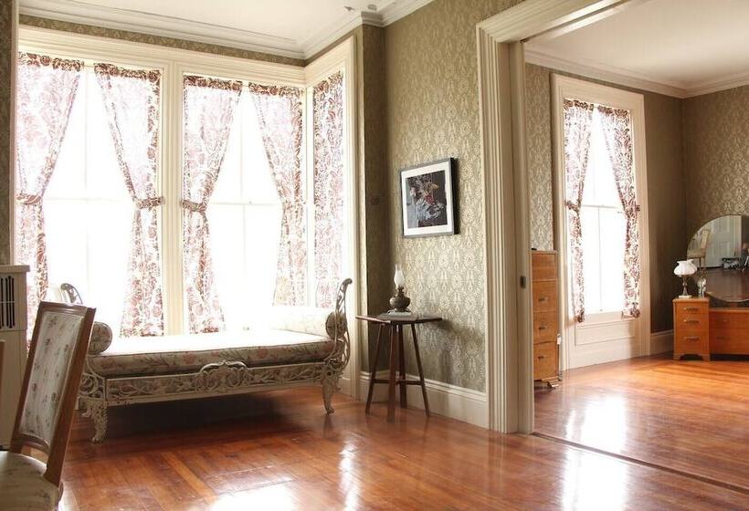 Bed and Breakfast The Wedding Cake House