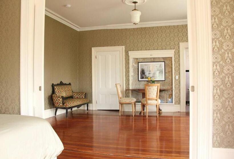 Bed and Breakfast The Wedding Cake House