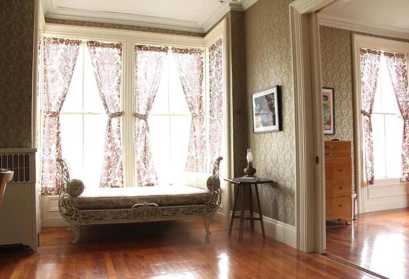 Bed and Breakfast The Wedding Cake House