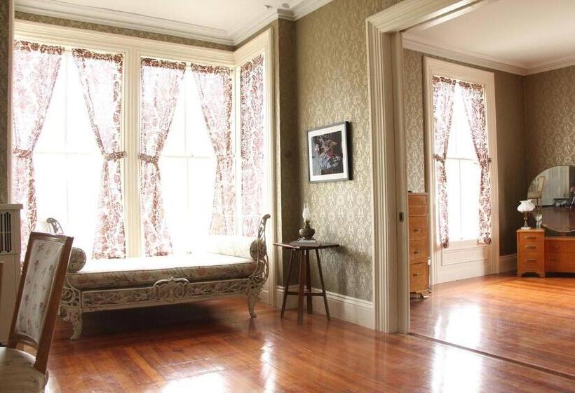 Bed and Breakfast The Wedding Cake House