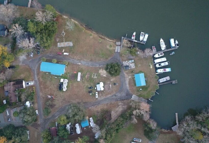 Bells Marina & Resort