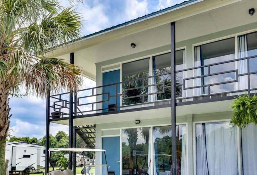 Bells Marina & Resort