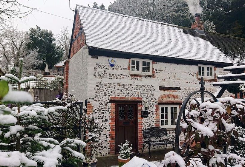Charming 17th Century 2 Bed Cottage In Medmenham