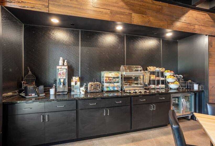 Cobblestone Hotel & Suites   Ottumwa