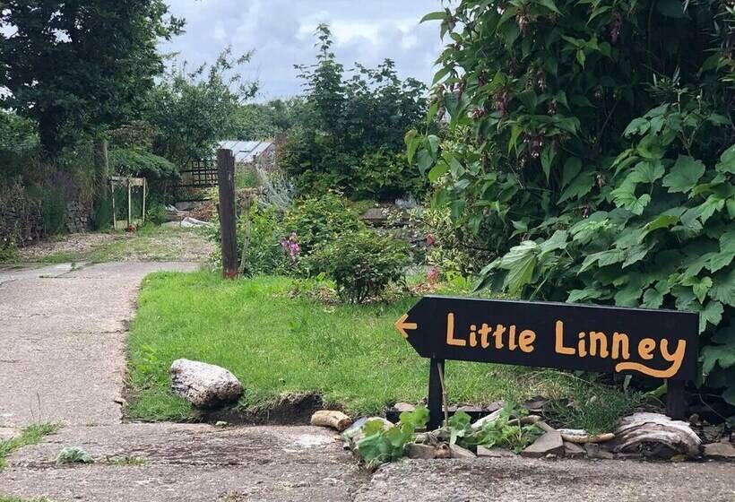 Cosy Cottage Near Hartland Village