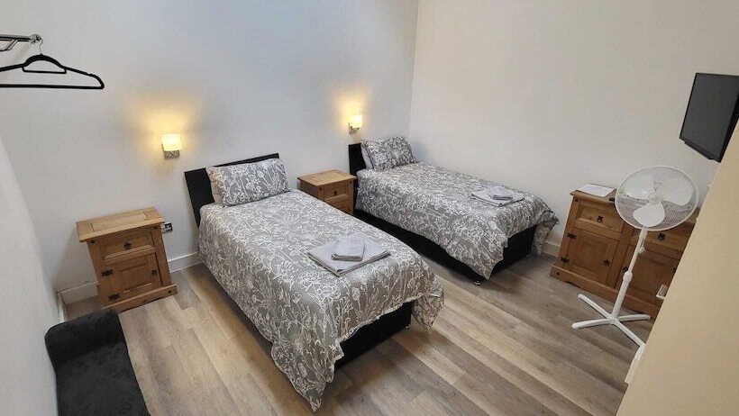 Deepcut Lodge Bed & Breakfast