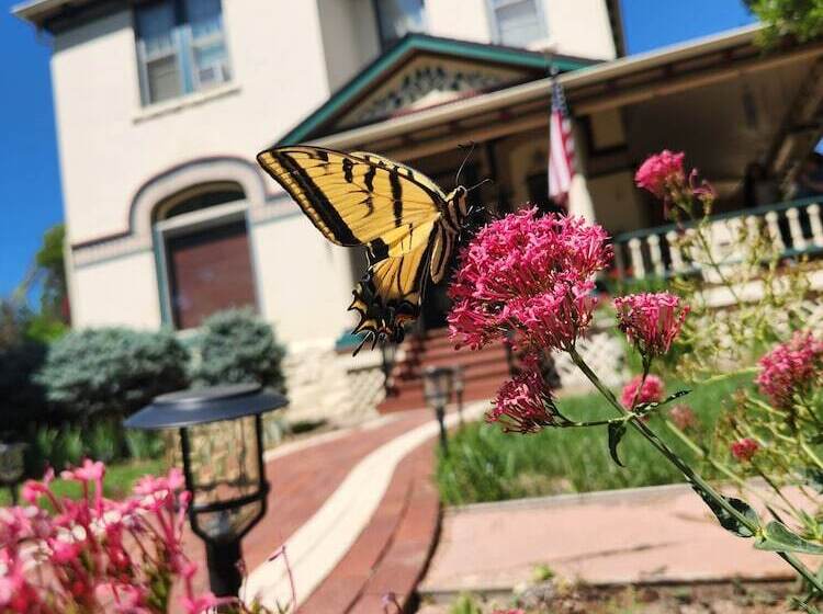 Downen House Bed & Breakfast