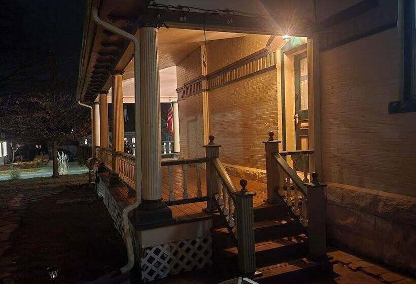 Downen House Bed & Breakfast