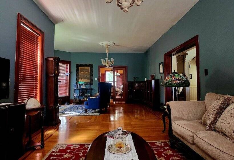 Downen House Bed & Breakfast