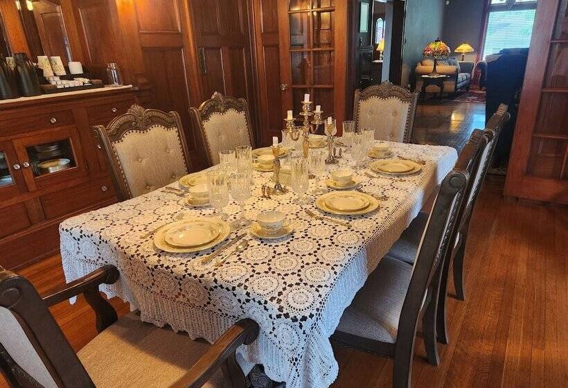 Downen House Bed & Breakfast