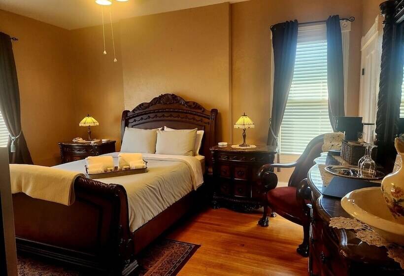 Downen House Bed & Breakfast