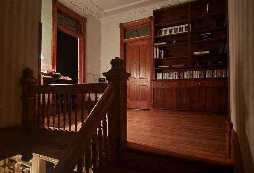 Downen House Bed & Breakfast