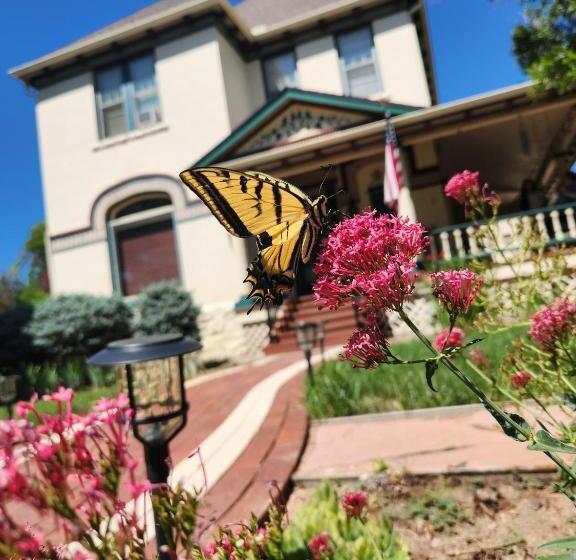 Downen House Bed & Breakfast
