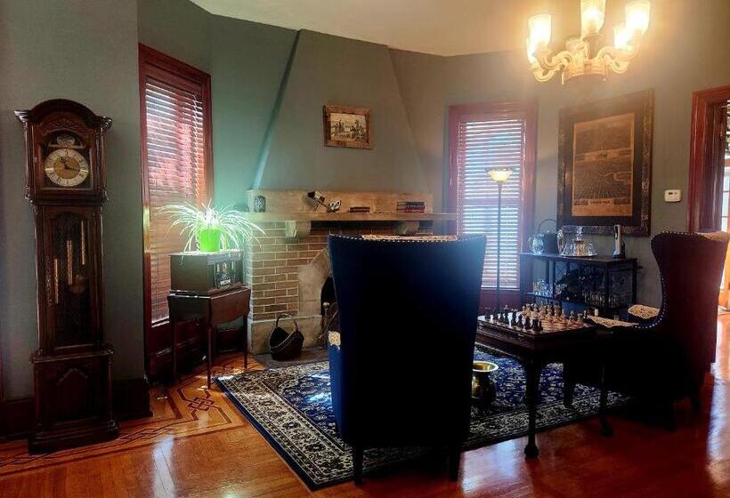 Downen House Bed & Breakfast