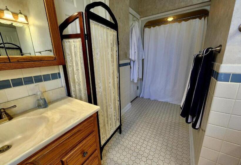 Downen House Bed & Breakfast