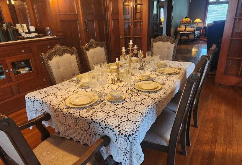 Downen House Bed & Breakfast