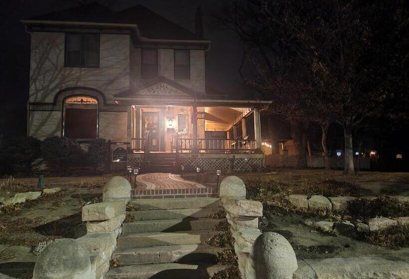 Downen House Bed & Breakfast