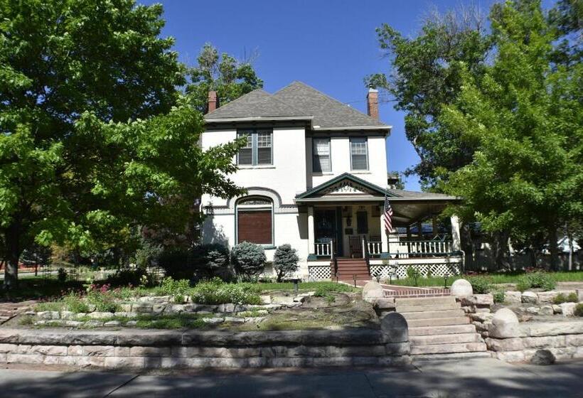 Downen House Bed & Breakfast