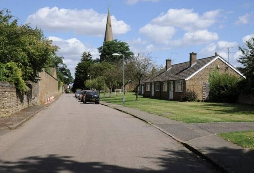 Fully Detached Cottage House Loddington Kettering