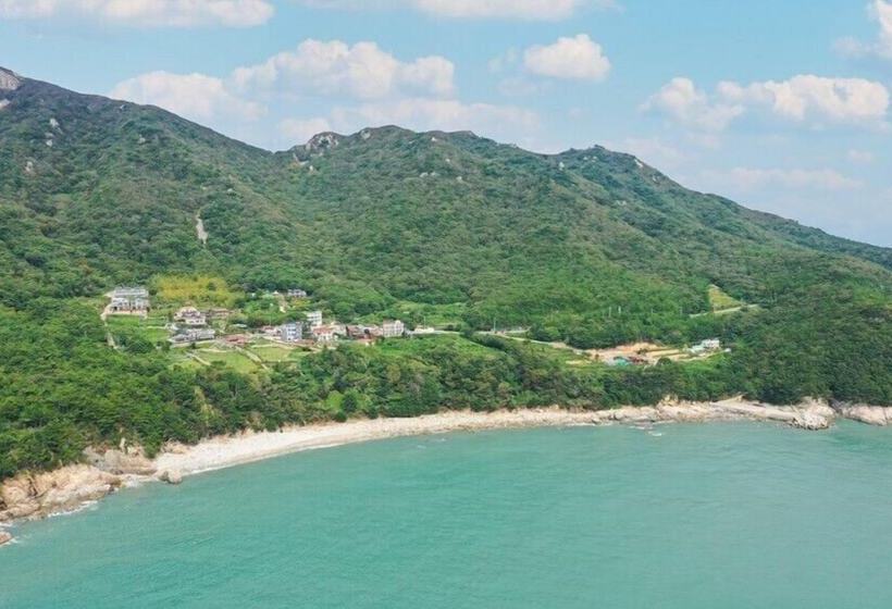 Geoje Birds Hill Pension