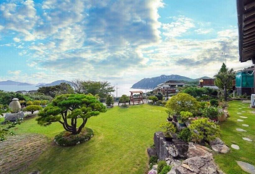Geoje Birds Hill Pension