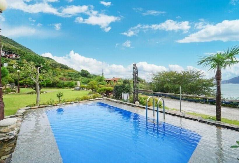 Geoje Birds Hill Pension