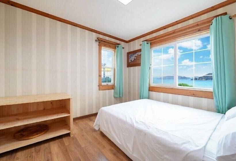 Geoje Birds Hill Pension