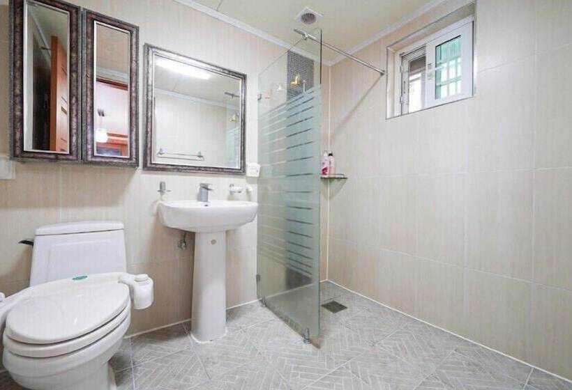 Geoje Birds Hill Pension