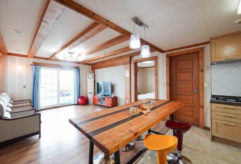 Geoje Birds Hill Pension